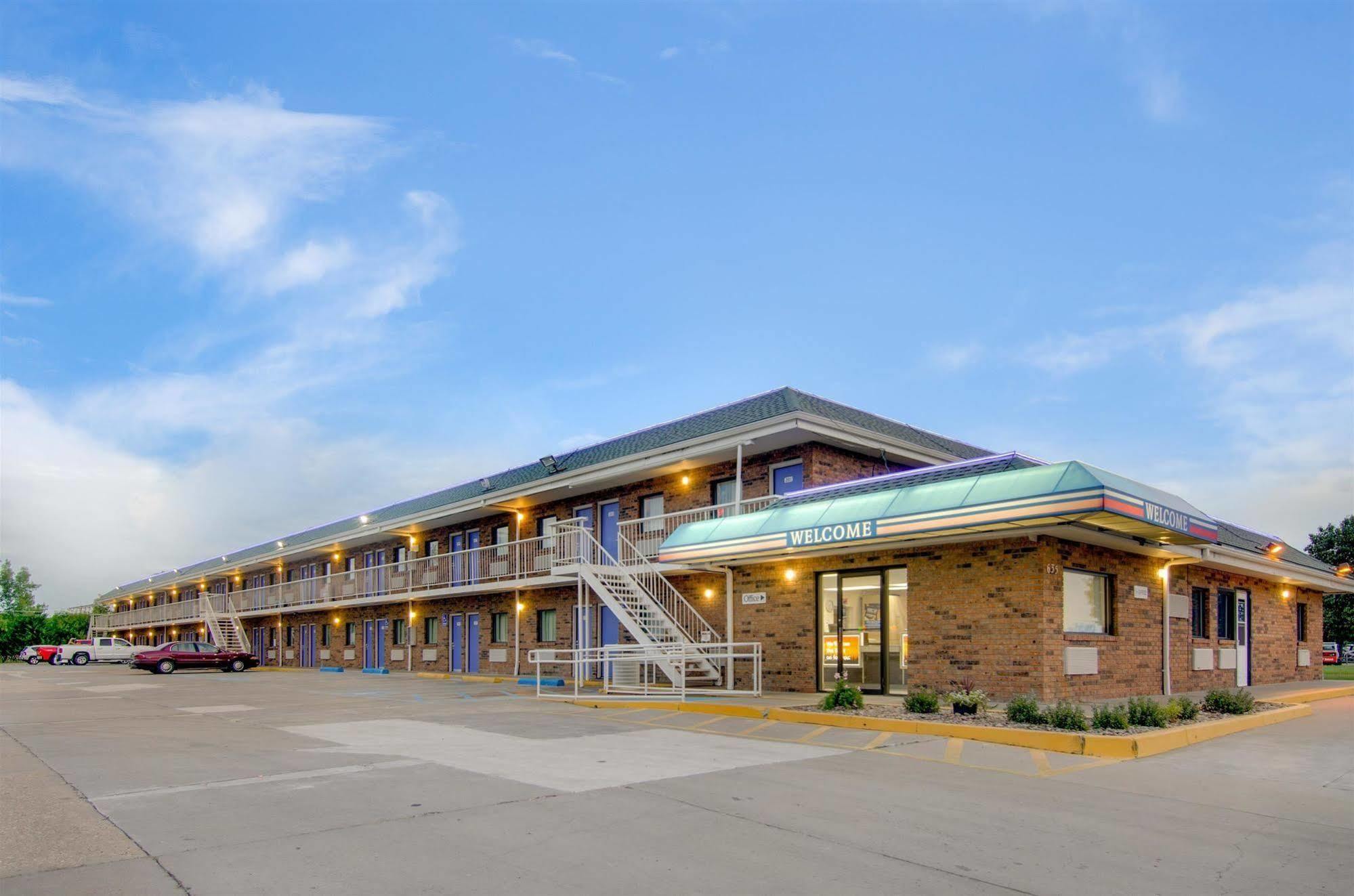 Motel 6-Salina, Ks Exteriör bild